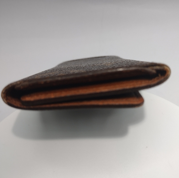 Louis Vuitton 4 Key Holder Case - Picture 8 of 12